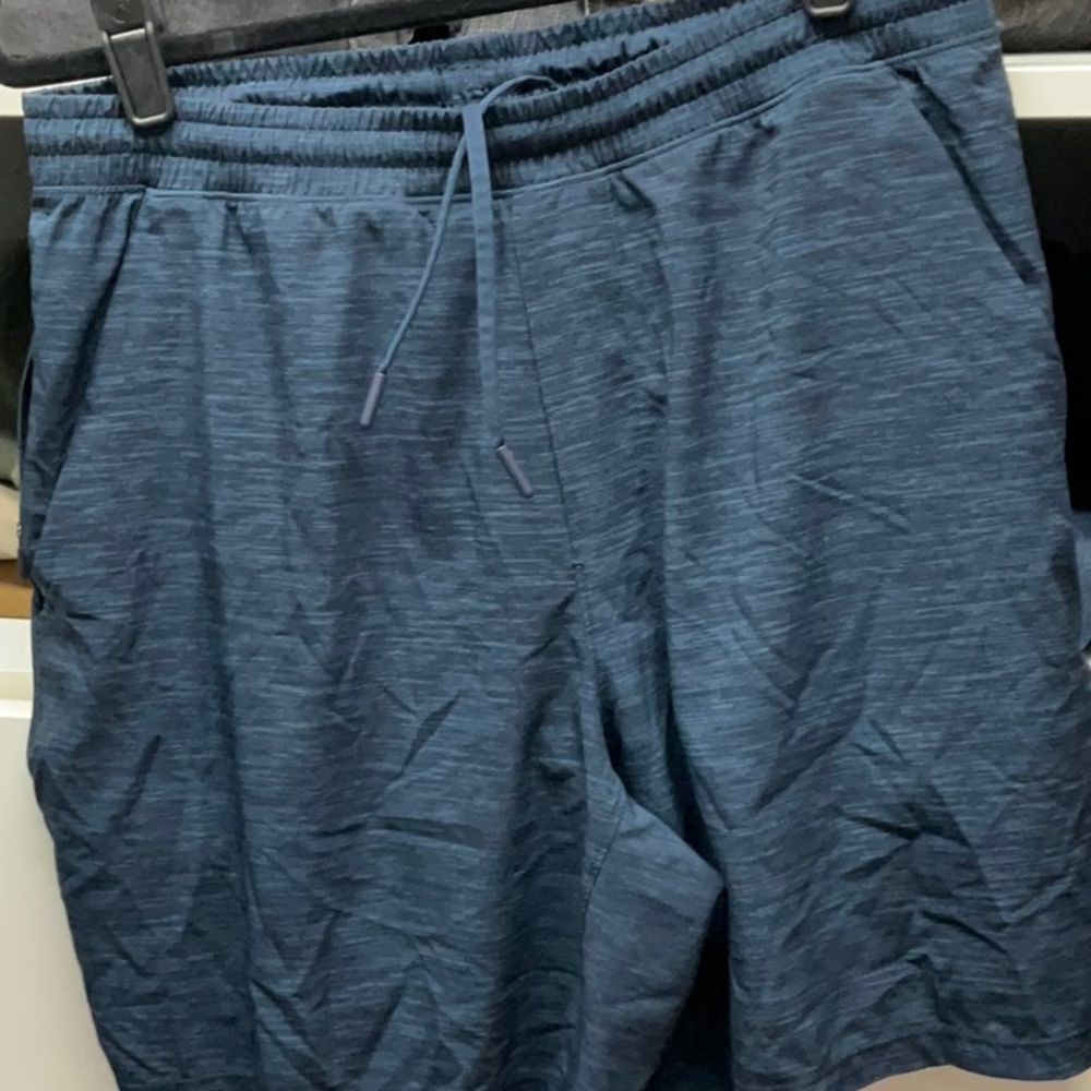 Lululemon mens  size L Athletic Shorts